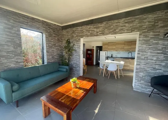 Dependance Au Sein D\'Une Villa Avec Piscine