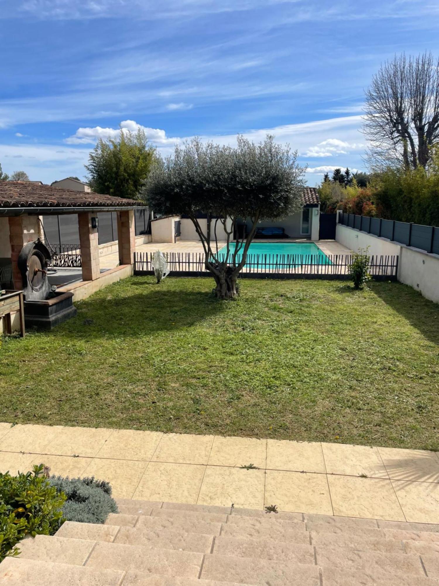 Dependance Au Sein D'une Avec Piscine Сasa de vacaciones *