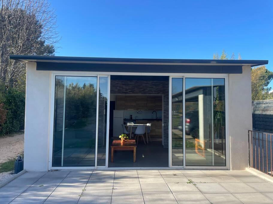 Dependance Au Sein D'une Avec Piscine